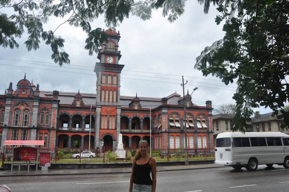 O Queen's Royal College, um dos 'Sete Magníficos', em frente ao Queen's Park Savannah, em Port of Spain, capital de Trinidad e Tobago
